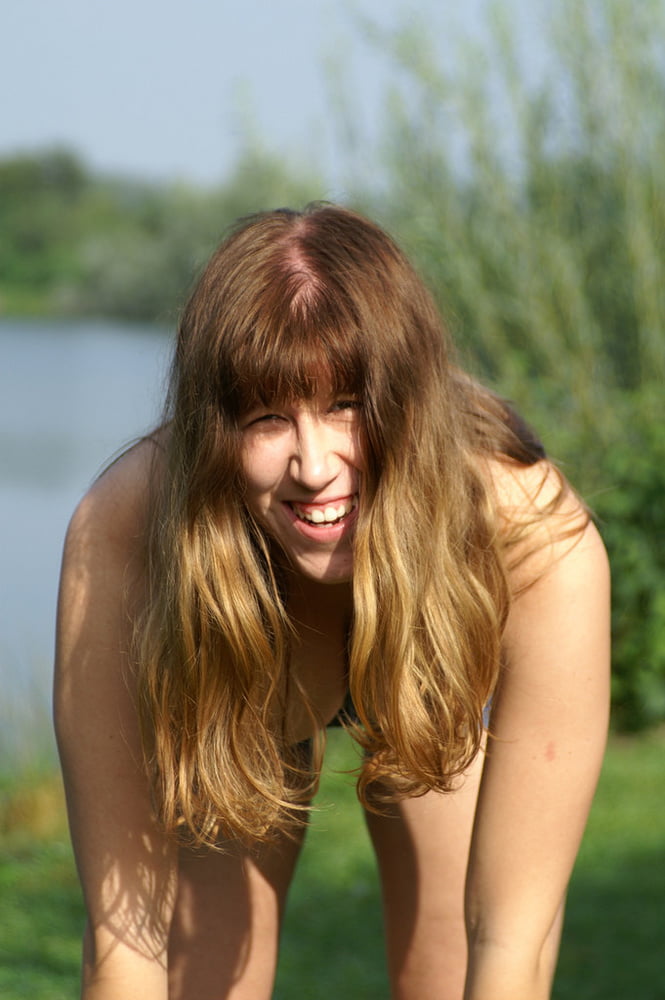 Pummelige Bayerin zeigt sich draussen nackt! #101638838