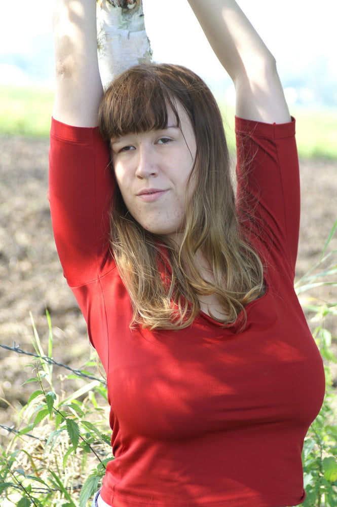 Pummelige Bayerin zeigt sich draussen nackt! #101639252