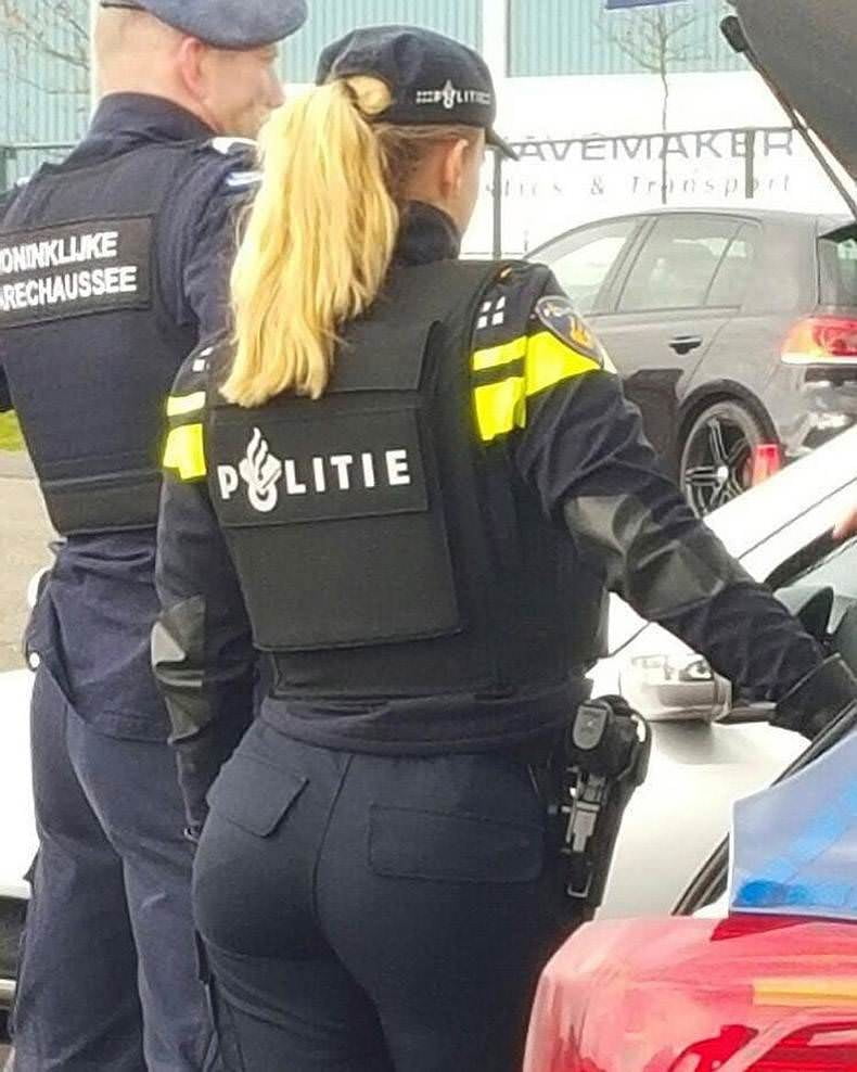 Donne della polizia
 #81800458