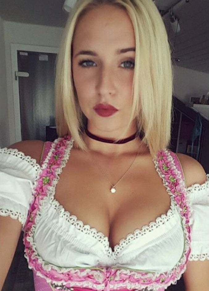 Sexy Dirndl Mädchen 372
 #81072277