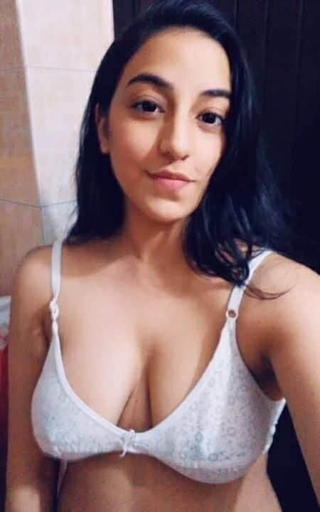 Ragazza indiana desi carina
 #81313792