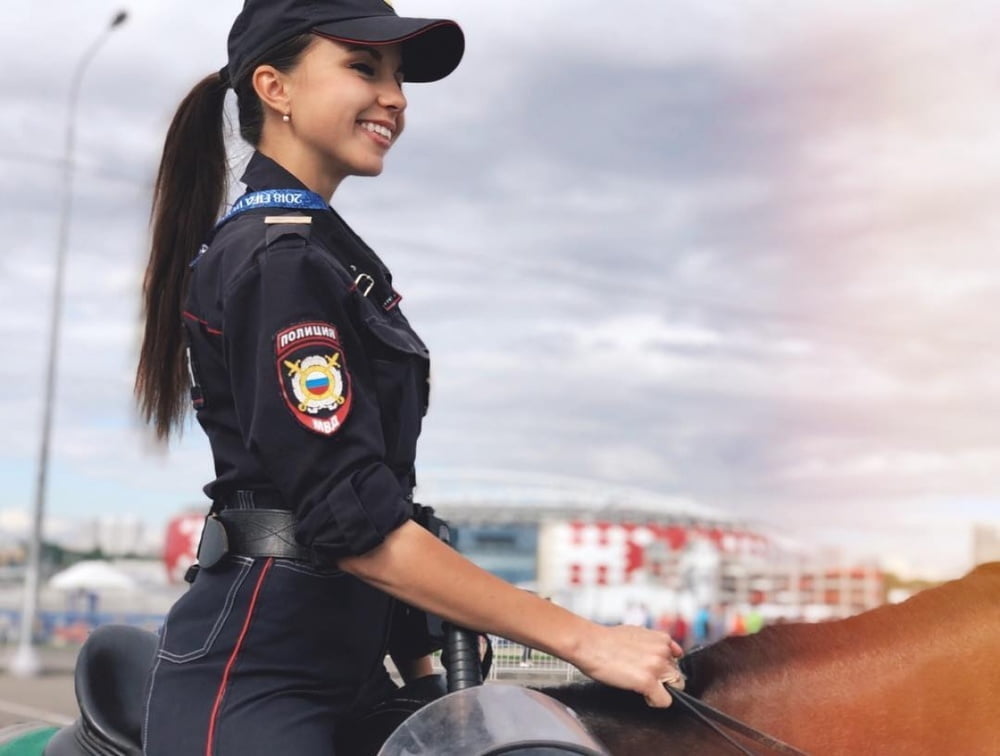 Ragazze della polizia a cavallo
 #102400524