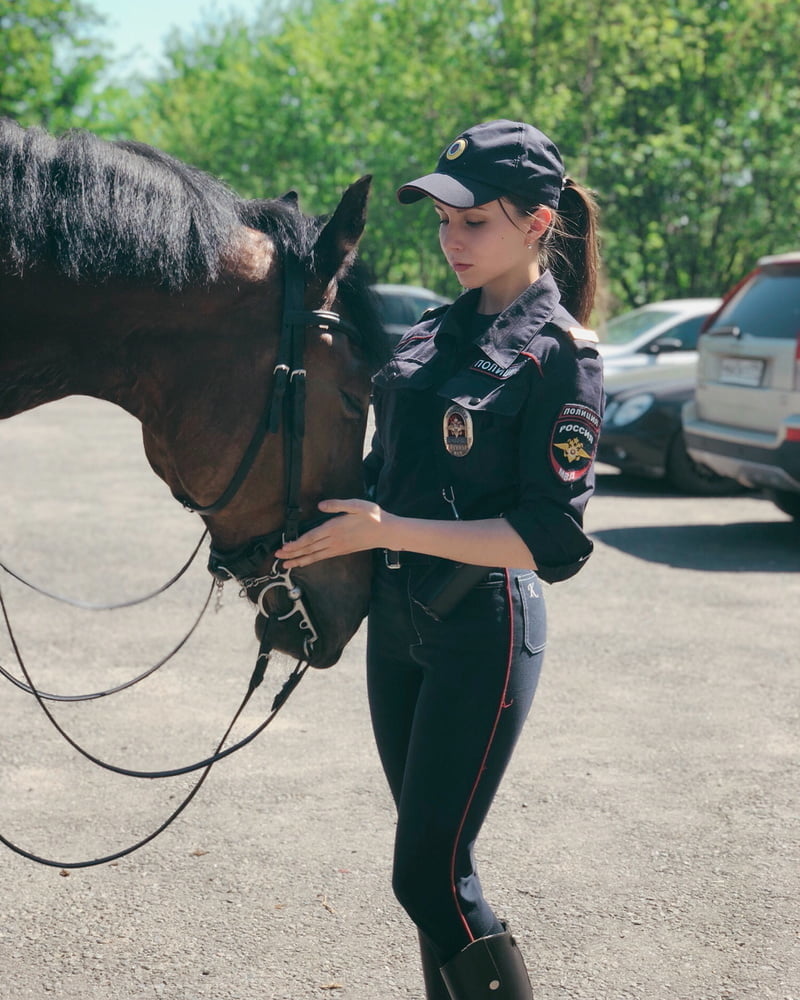 Ragazze della polizia a cavallo
 #102400533