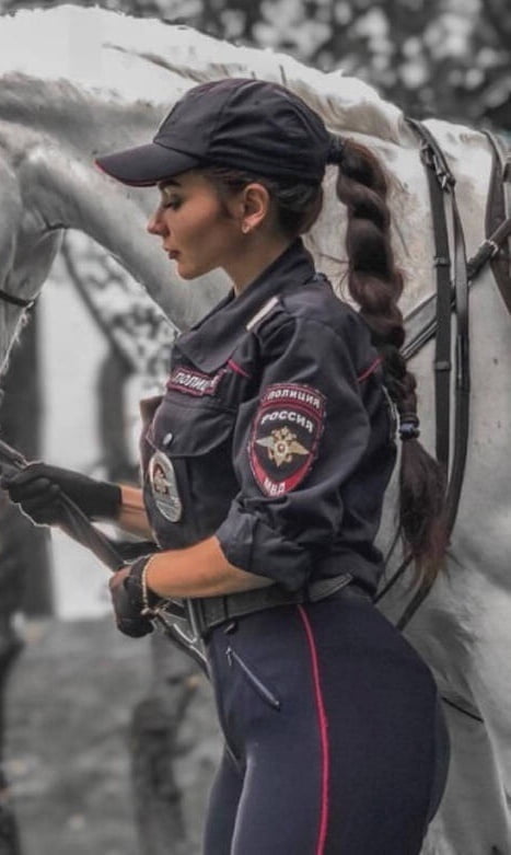 Ragazze della polizia a cavallo
 #102400535