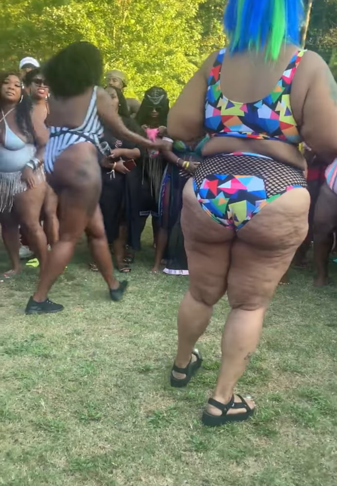 Bbw pool party
 #90289387