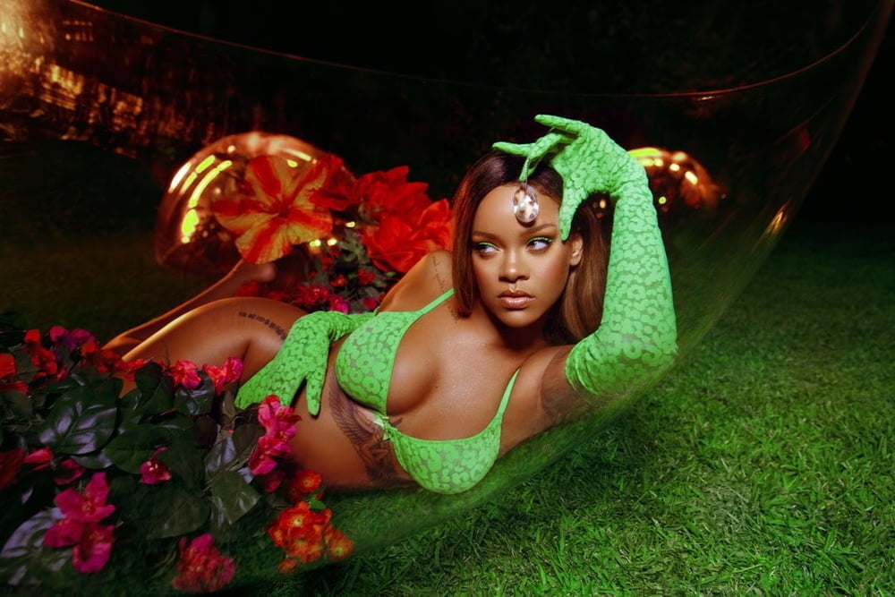 Rihanna #95055514