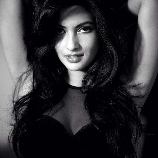 年齢を感じさせない美しさ riya sen インドのモデル 古い＆新しい写真 脚のセックス
 #97348596