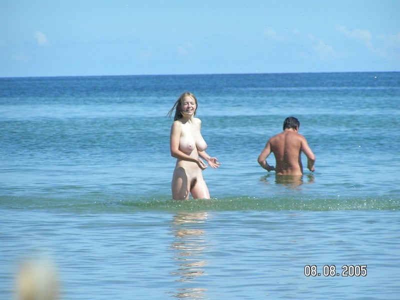 Topless a la plage
 #96090872