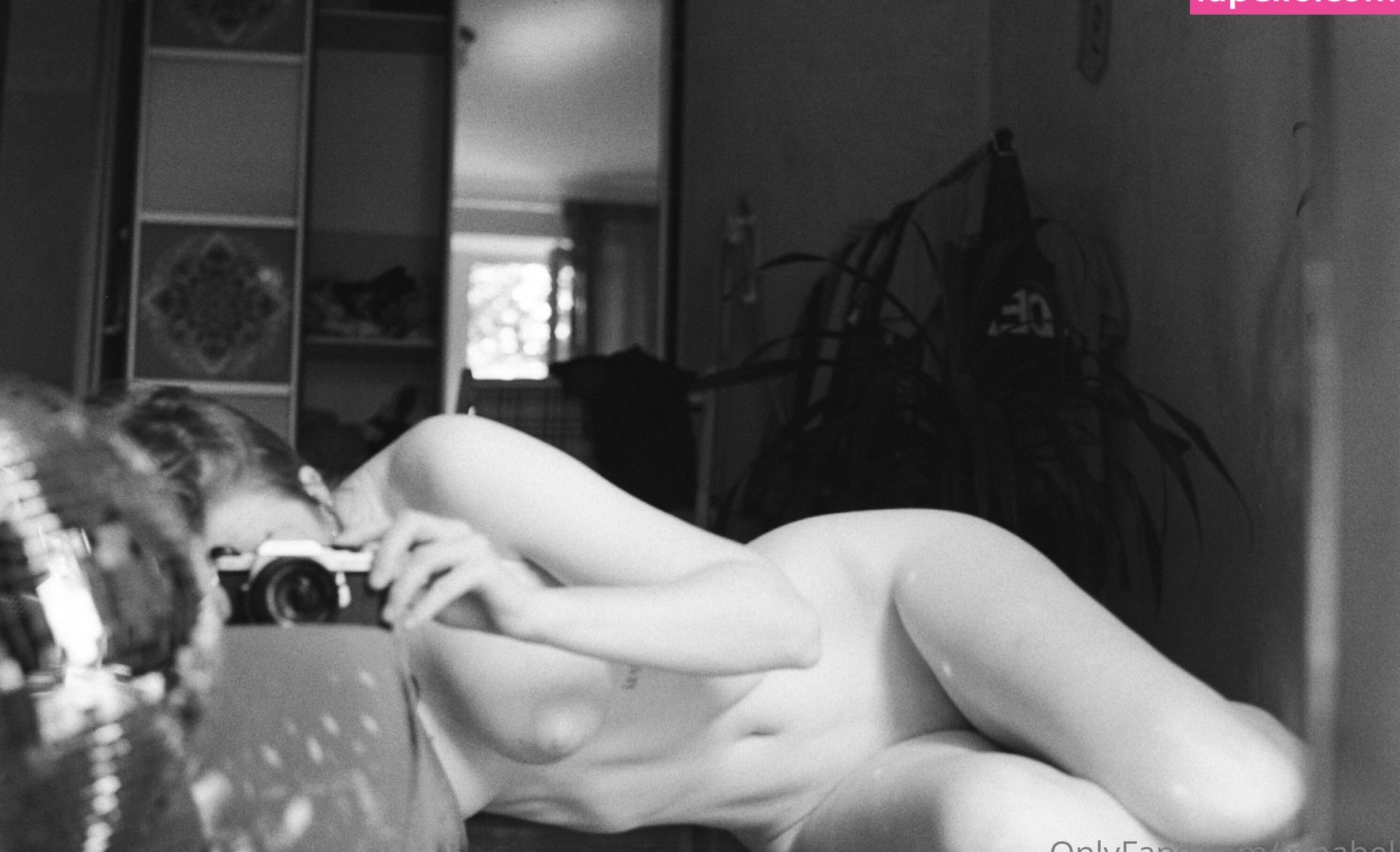 Irina Bel desnuda #108915881