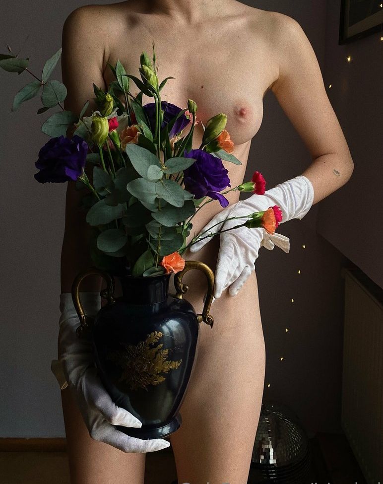 Irina Bel desnuda #108915882