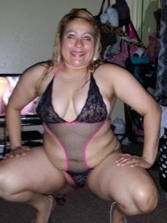 Femme latino aux gros seins et au joli cul
 #97608955