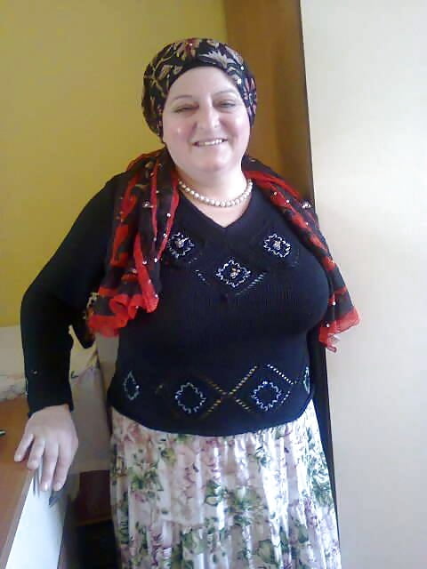 トルコのイスラム教徒の成熟したヒジャブ-巨乳のおばあちゃん（ノンポーン
 #81896022
