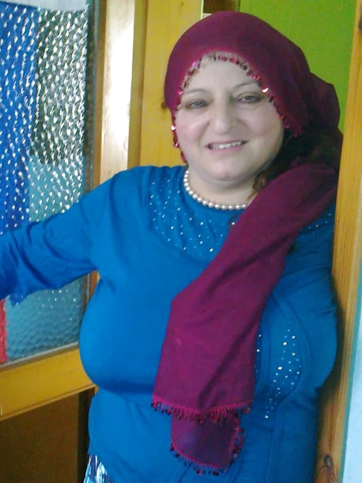 Turco musulmano maturo hijab - granny grandi tette (non-porno)
 #81896034