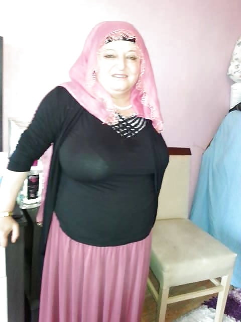 トルコのイスラム教徒の成熟したヒジャブ-巨乳のおばあちゃん（ノンポーン
 #81896040