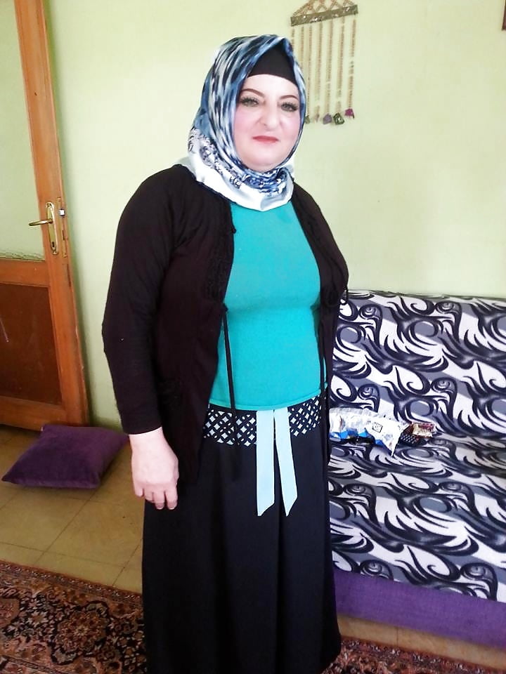 トルコのイスラム教徒の成熟したヒジャブ-巨乳のおばあちゃん（ノンポーン
 #81896049