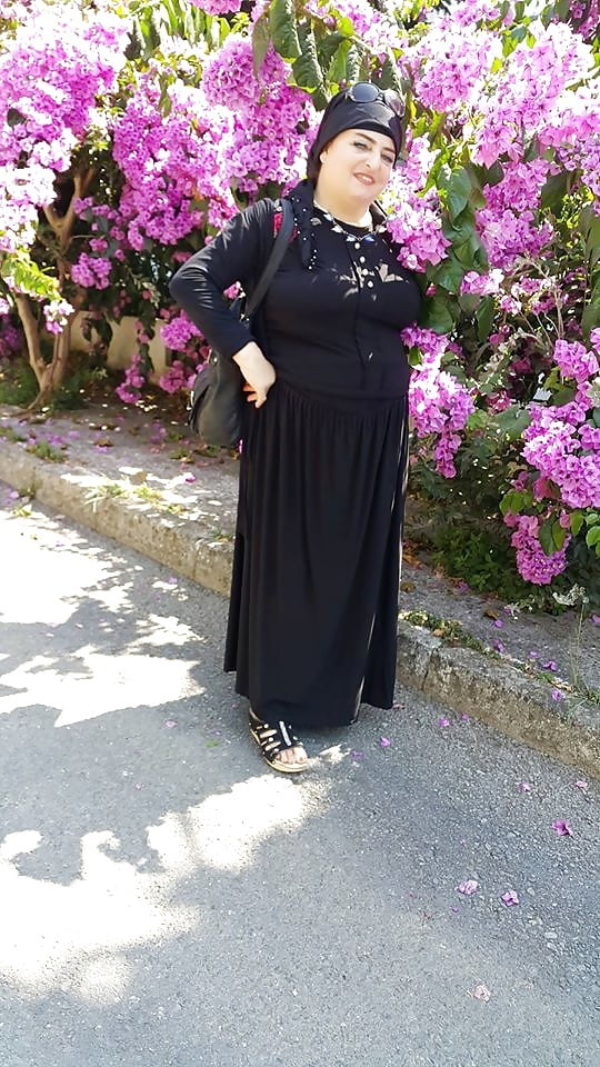 トルコのイスラム教徒の成熟したヒジャブ-巨乳のおばあちゃん（ノンポーン
 #81896058