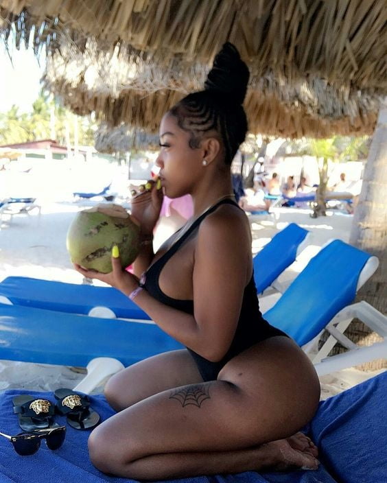 Chicas negras
 #105869133