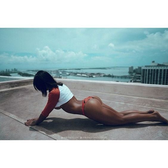 Chicas negras
 #105869138