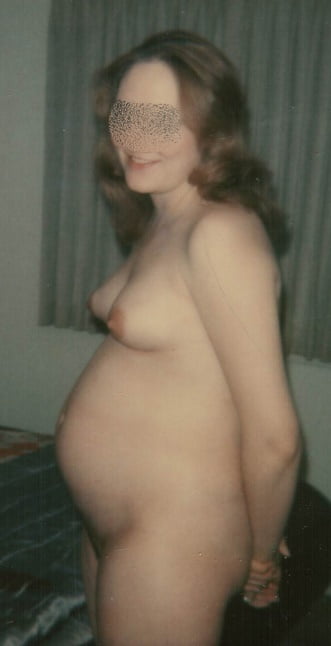 恥ずかしがり屋の妊娠中の妻
 #96914635