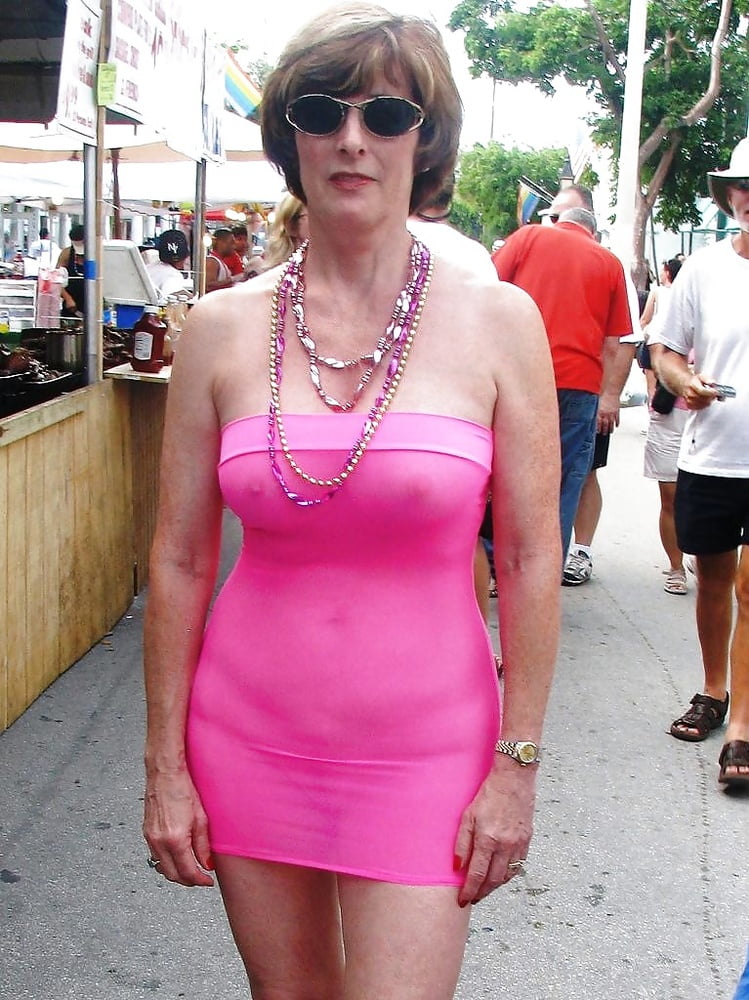 Mamá se viste como una puta folla como una puta
 #105209022