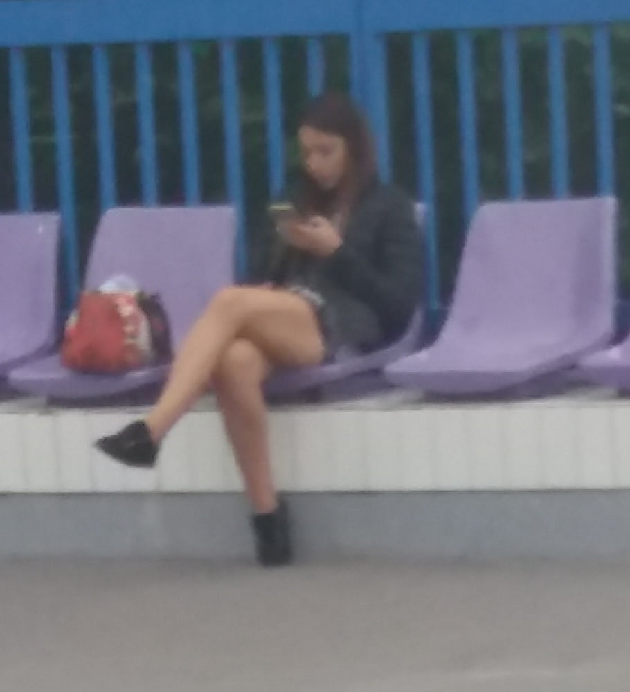 She&#039;s waiting her train #91031795