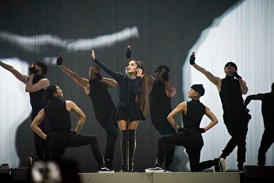 Ariana grande con gli stivali vol 06
 #105138332