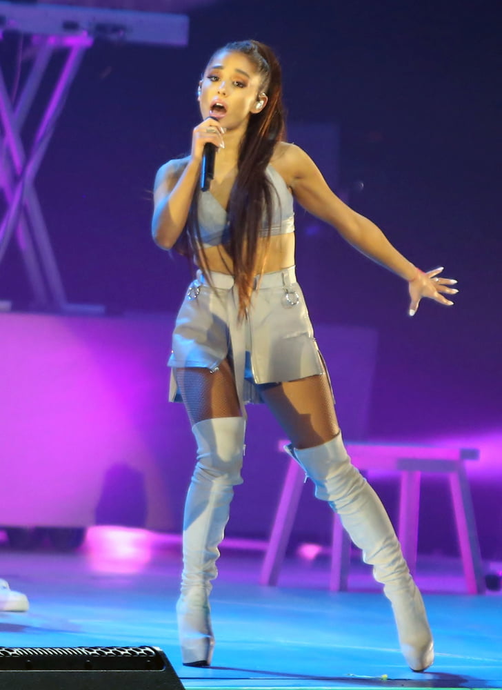 Ariana grande con gli stivali vol 06
 #105138337