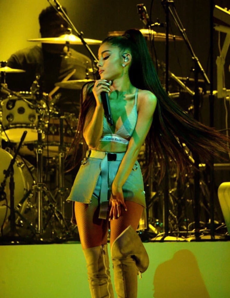 Ariana grande con gli stivali vol 06
 #105138358