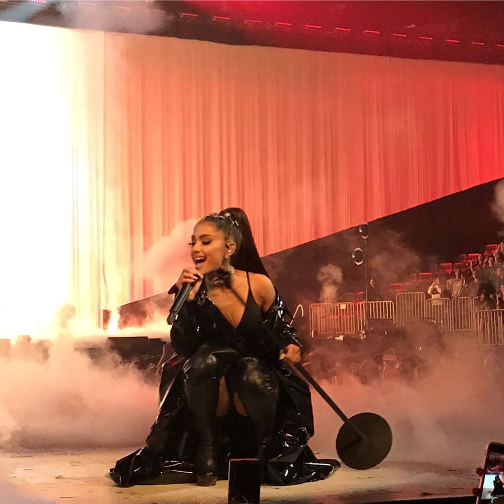 Ariana grande con gli stivali vol 06
 #105138408