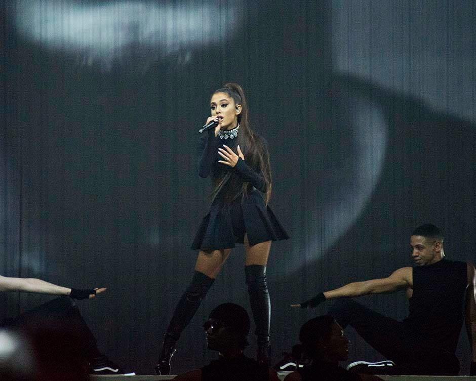 Ariana grande con gli stivali vol 06
 #105138468