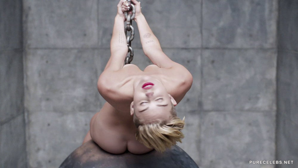 Miley Cyrus nackt in Wrecking Ball unzensierte Version
 #106780108