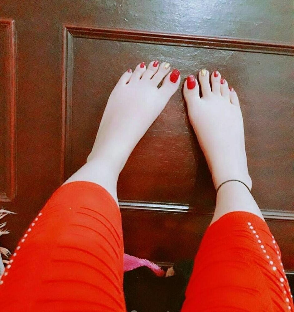 Wunderschöne indische Füße
 #99622139
