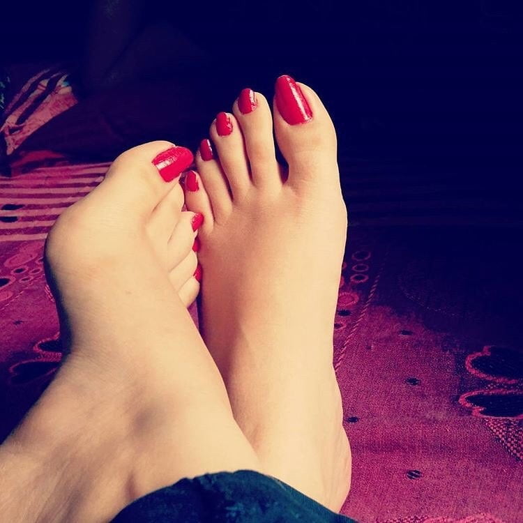 Wunderschöne indische Füße
 #99622146