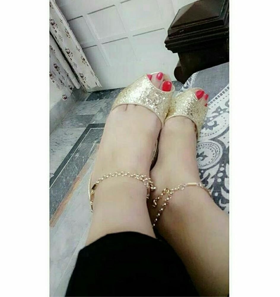Wunderschöne indische Füße
 #99622158