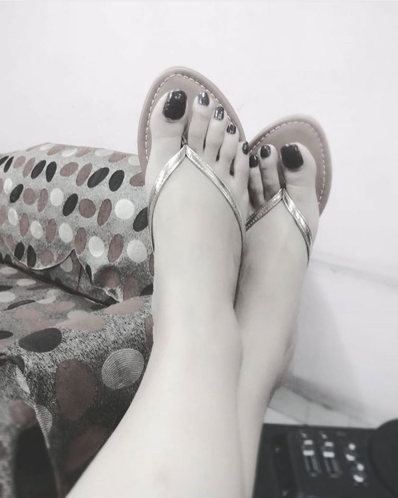 Wunderschöne indische Füße
 #99622163