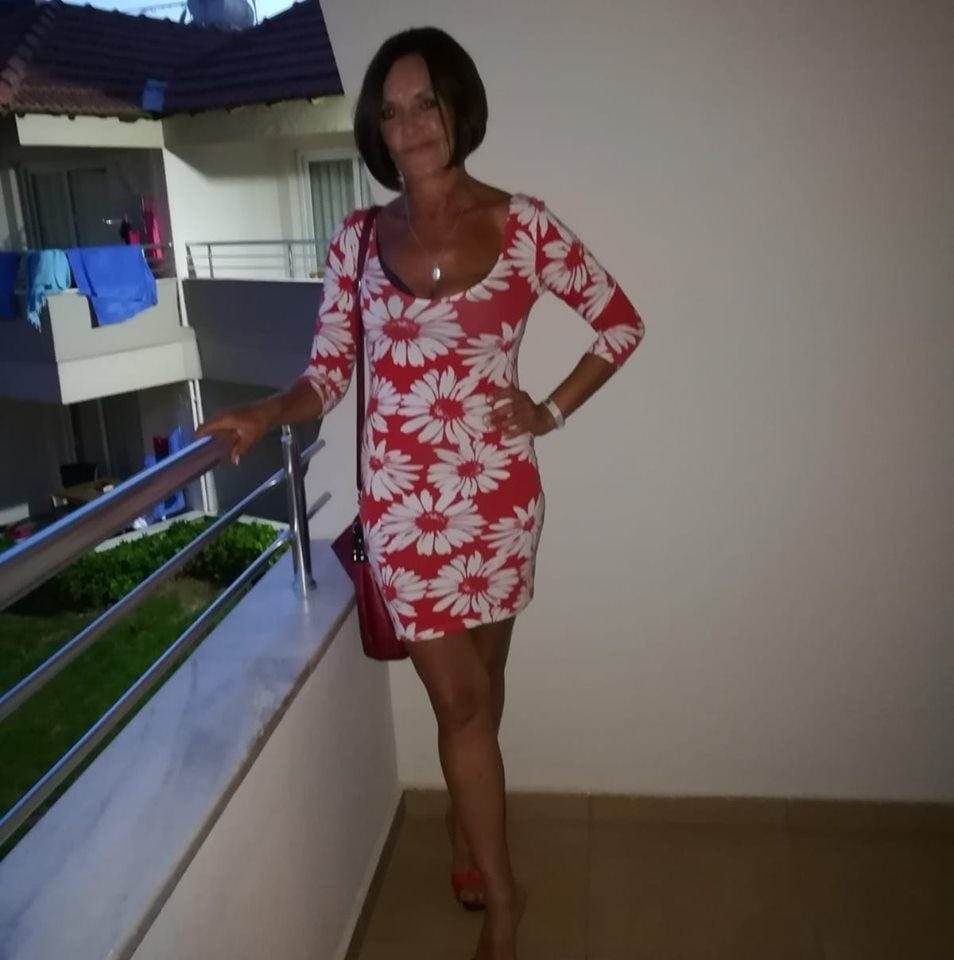 Viajes de viernes de esposas y gf's
 #90840437