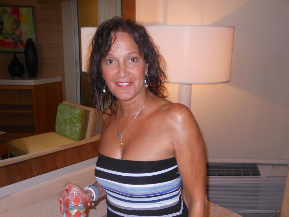 Viajes de viernes de esposas y gf's
 #90840587