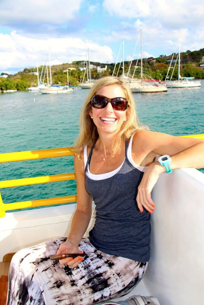 Viajes de viernes de esposas y gf's
 #90840642