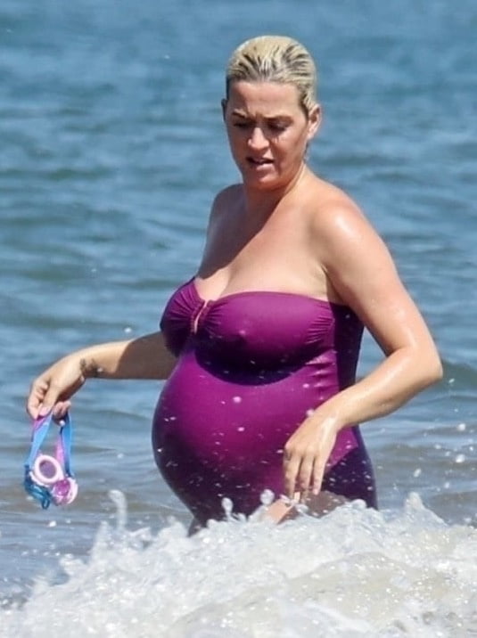 Katy Perry pregnant in a purple swimsuit #90400595
