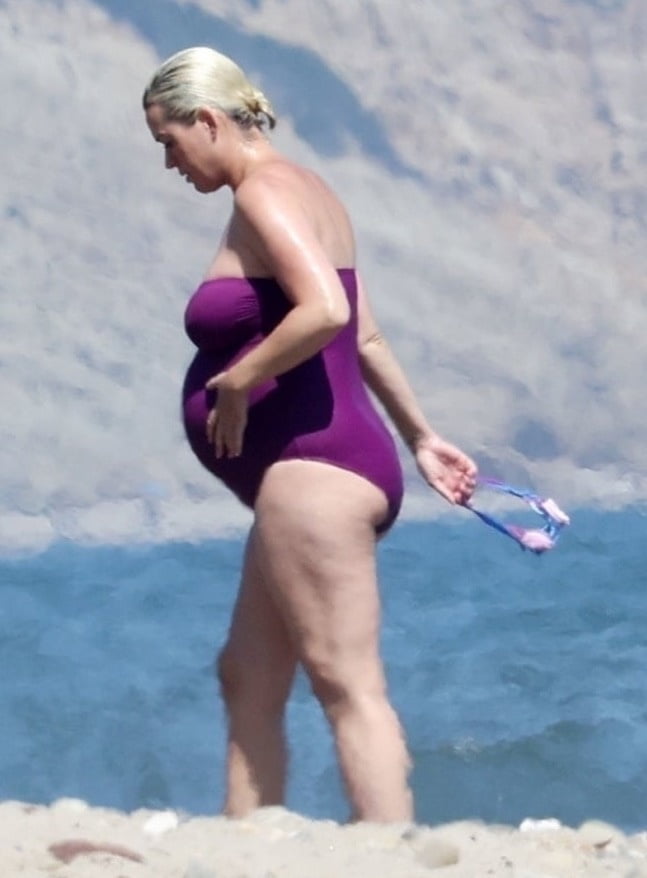 Katy Perry pregnant in a purple swimsuit #90400596
