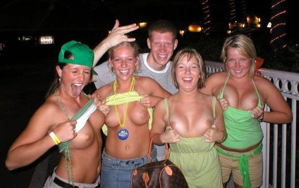 Multiple Flashing Ladies 005 #81451914