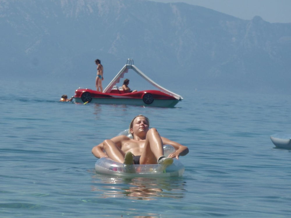 AMATEUR GIRLS ON HOLIDAY #99009085