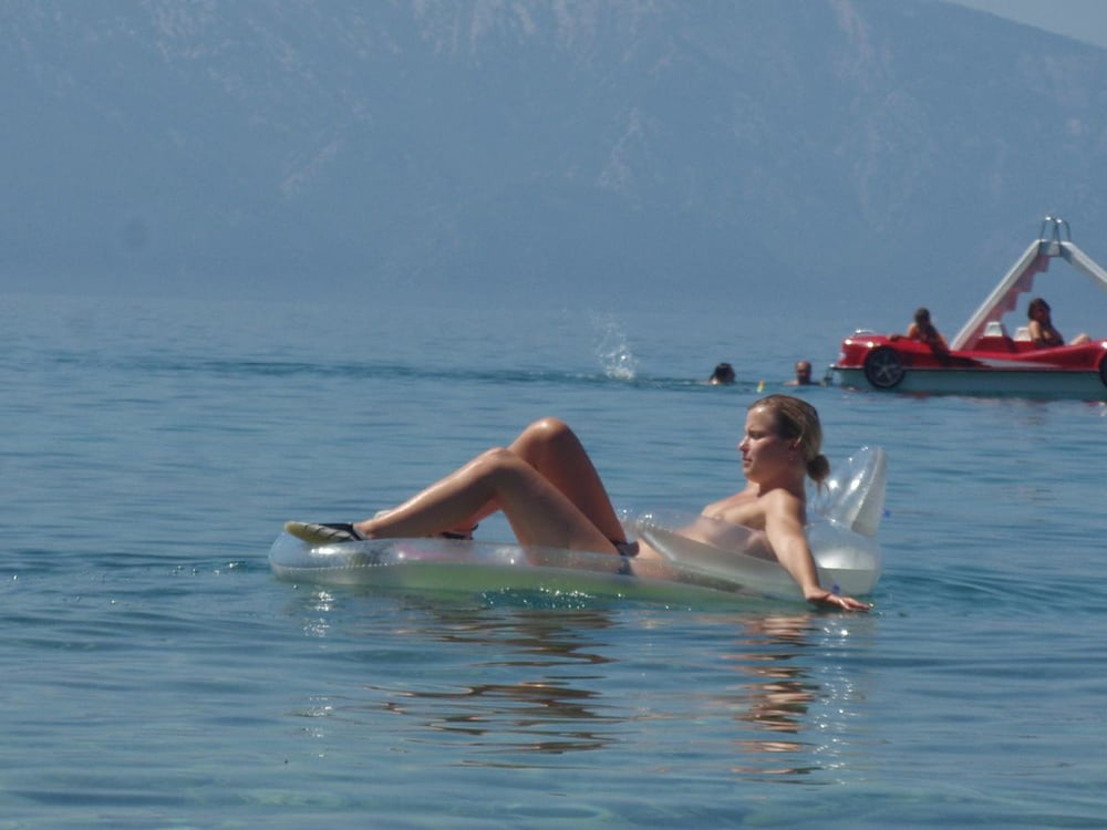 AMATEUR GIRLS ON HOLIDAY #99009088