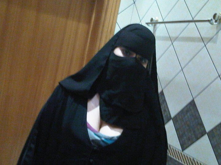 península árabe hijab niqab
 #96749282