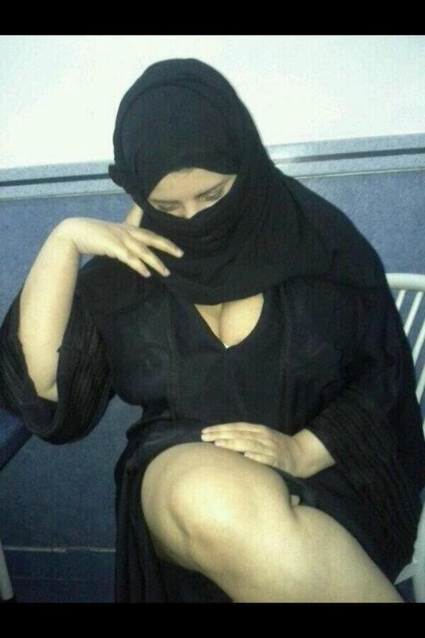 península árabe hijab niqab
 #96749402