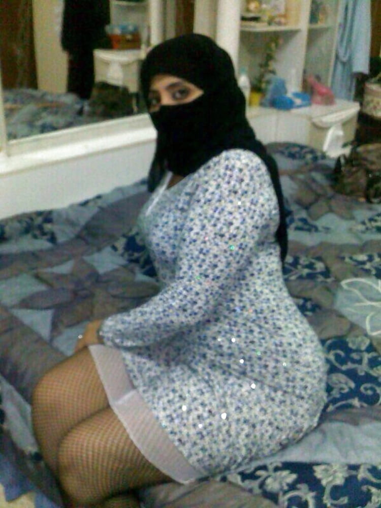 península árabe hijab niqab
 #96749411