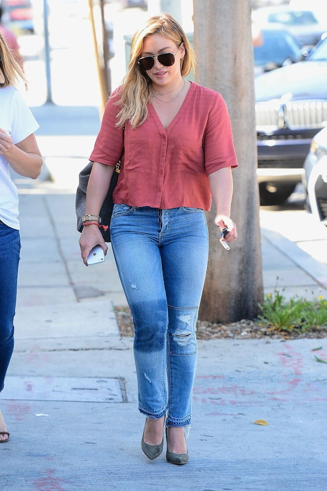 Hilary duff fuera de casa
 #98121382