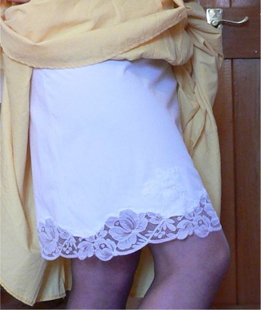 Lingerie soyeuse culotte soutien-gorge demi-jupes soyeuses jupes complètes en dentelle
 #103119581