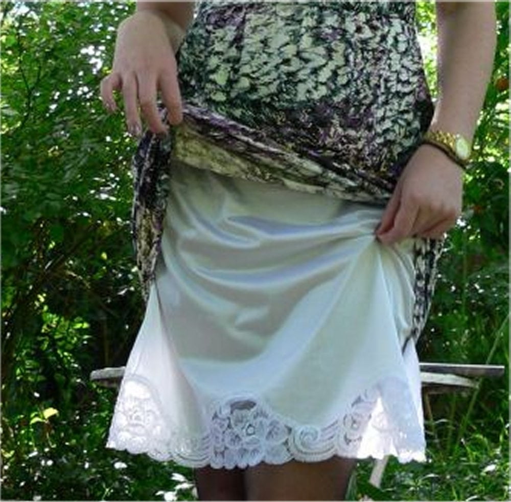 Lingerie soyeuse culotte soutien-gorge demi-jupes soyeuses jupes complètes en dentelle
 #103119613