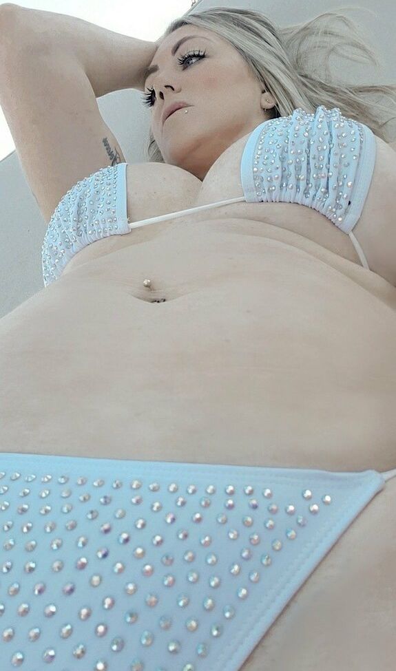 Bikinibee desnuda #108474886